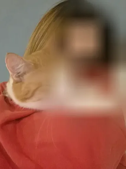Amber, 29
