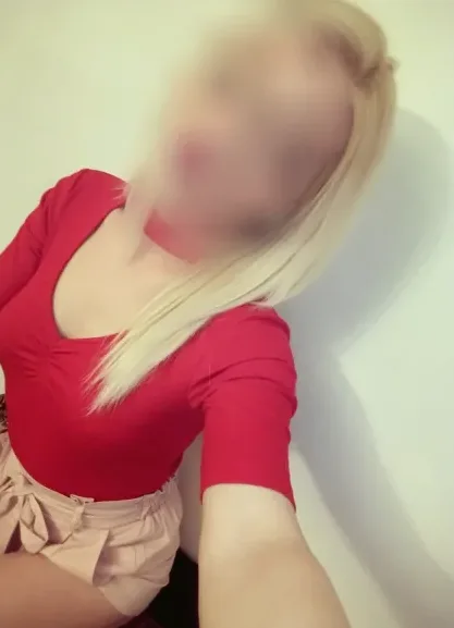 Amber, 34