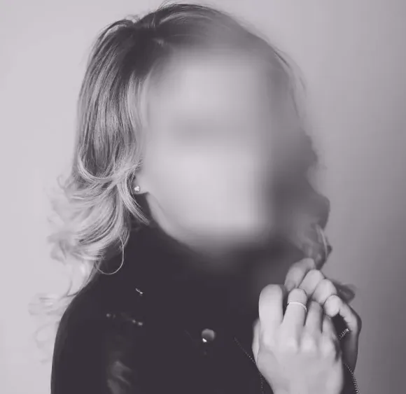 Dina, 33