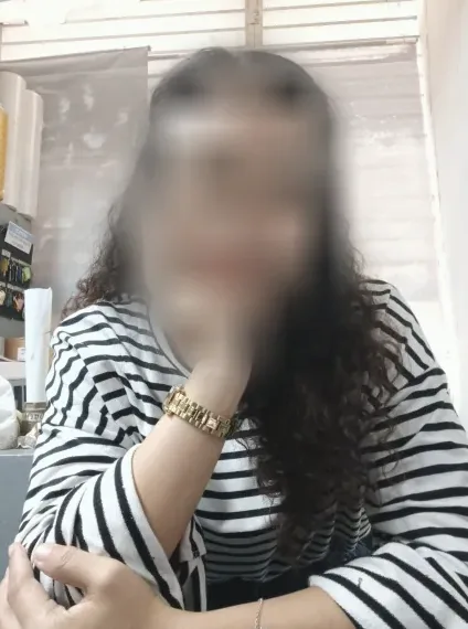 Ella, 31