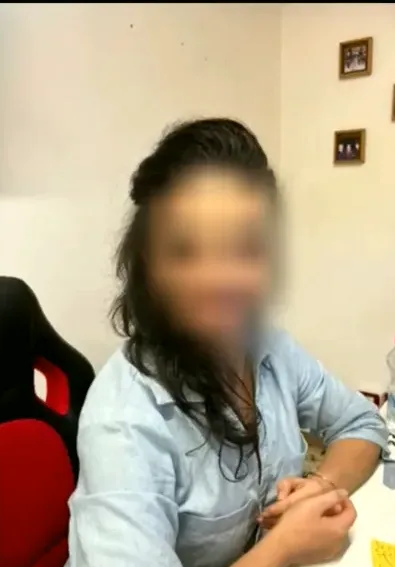 Emma, 33