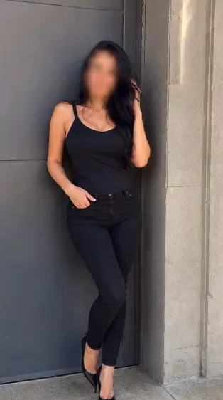 Emma, 33