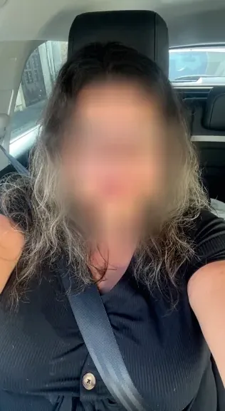 Ewa, 33