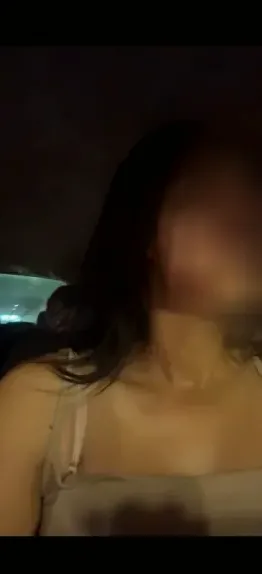 Mia, 27