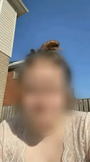 Nadia, 37