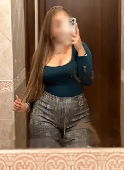 Sarah, 24
