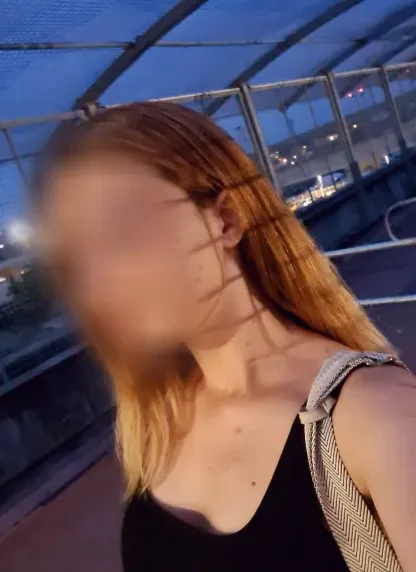 Toni, 23